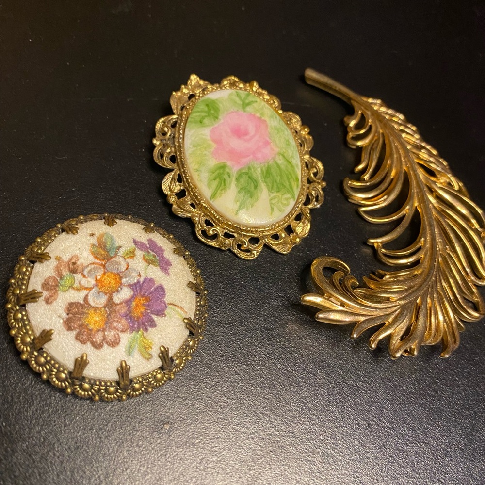 Vintage Gold Floral Brooch Set - Picture 3 of 8